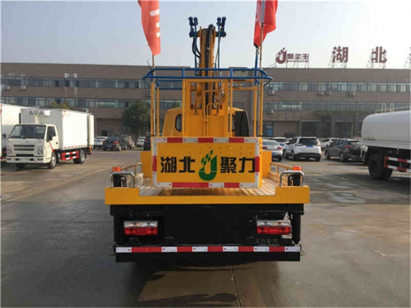 東風12米高空作業(yè)車